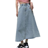 Hellblauer gebleichter Jeansrock